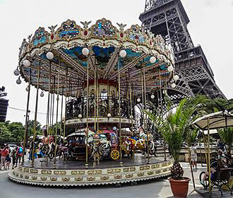 The Eiffel Tower carousel