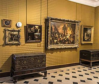 Golden room at Maison Victor Hugo