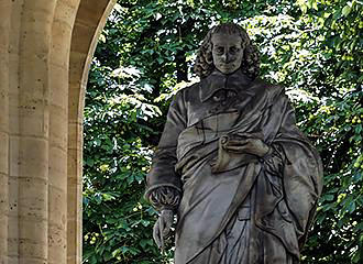 Blaise Pascal statue at Tour Saint-Jacques