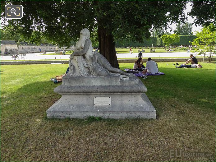 Petit Reserve Sud statue, Jardin des Tuileries looking NW