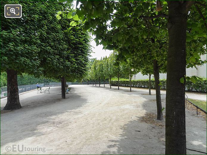 Terrasse du Bord de l'Eau pathway, Jardin des Tuileries looking SE