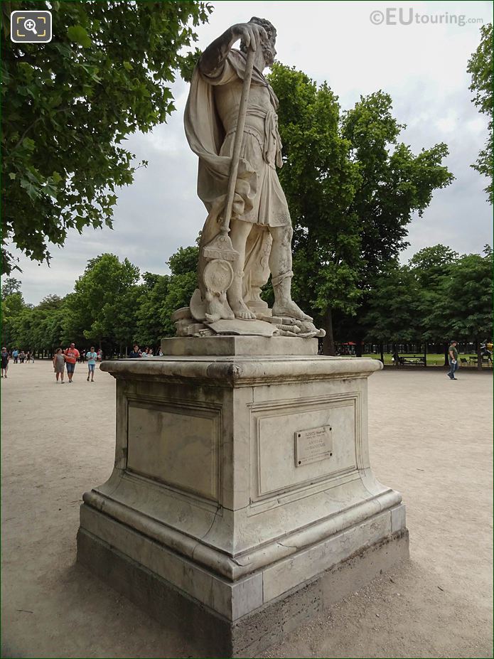 View SE past Hannibal statue at Allee Centrale in Jardin des Tuileries