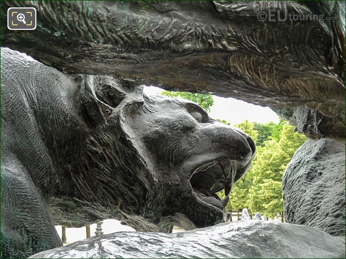 Bronze tiger face Jardin des Tuileries looking SW