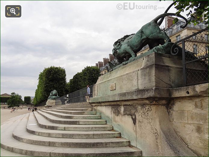 Esplanade des Feuillants, Cain statues, Jardin des Tuileries looking NNW