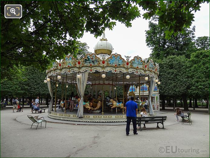 Merry-go-round in Jardin des Tuileries
