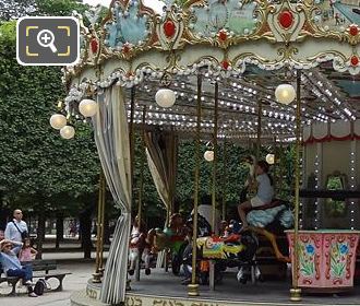 Grand Couvert merry-go-round Jardin des Tuileries