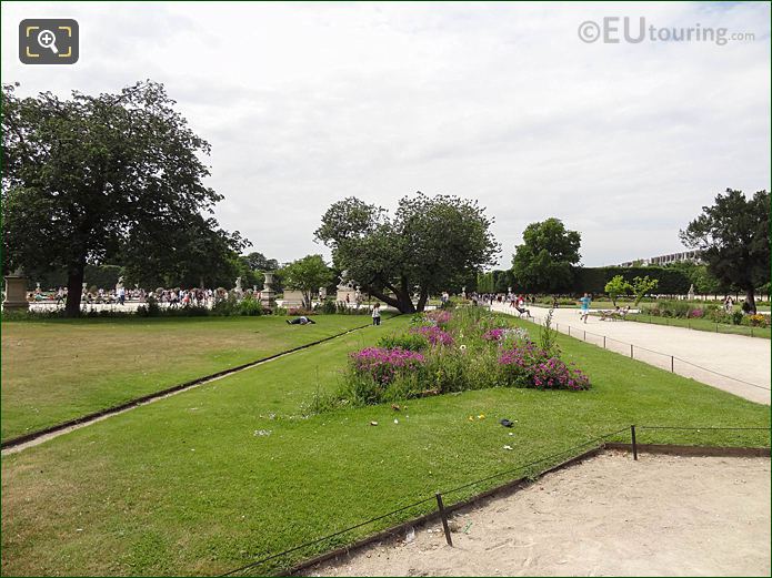 Demi-lune Reserve Nord, Jardin des Tuileries looking NW
