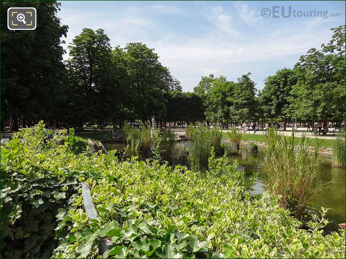 Exedre Sud pond and greenery in Jardin des Tuileries looking NW