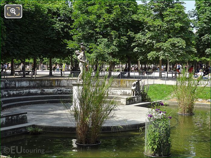 Exedre Sud and Venus Callipyge statue, Jardin des Tuileries
