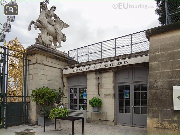 View North to Librairie du Jardin des Tuileries