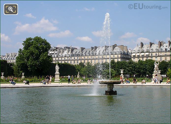 Grand Bassin Rond, water fountain Jardin Tuileries looking N