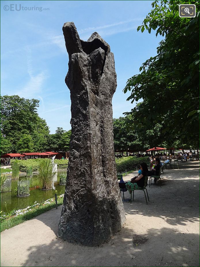 Exedra Nord and Manus Ultimus sculpture, Jardin des Tuileries