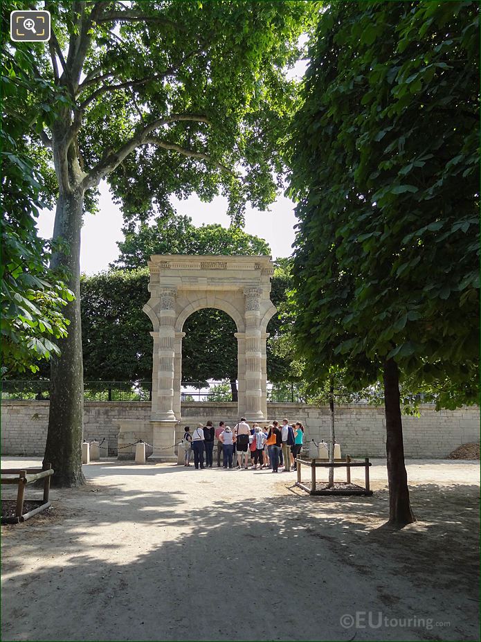 Vestige du Palais des Tuileries looking SSW