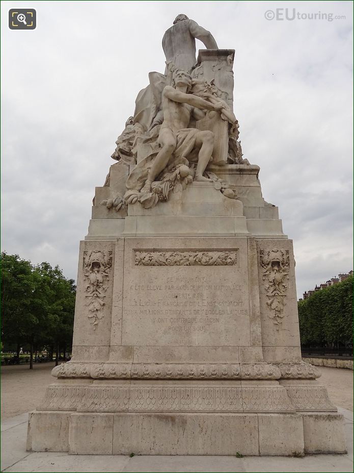 Esplanade des Feuillants monument, Jardin des Tuileries looking NW