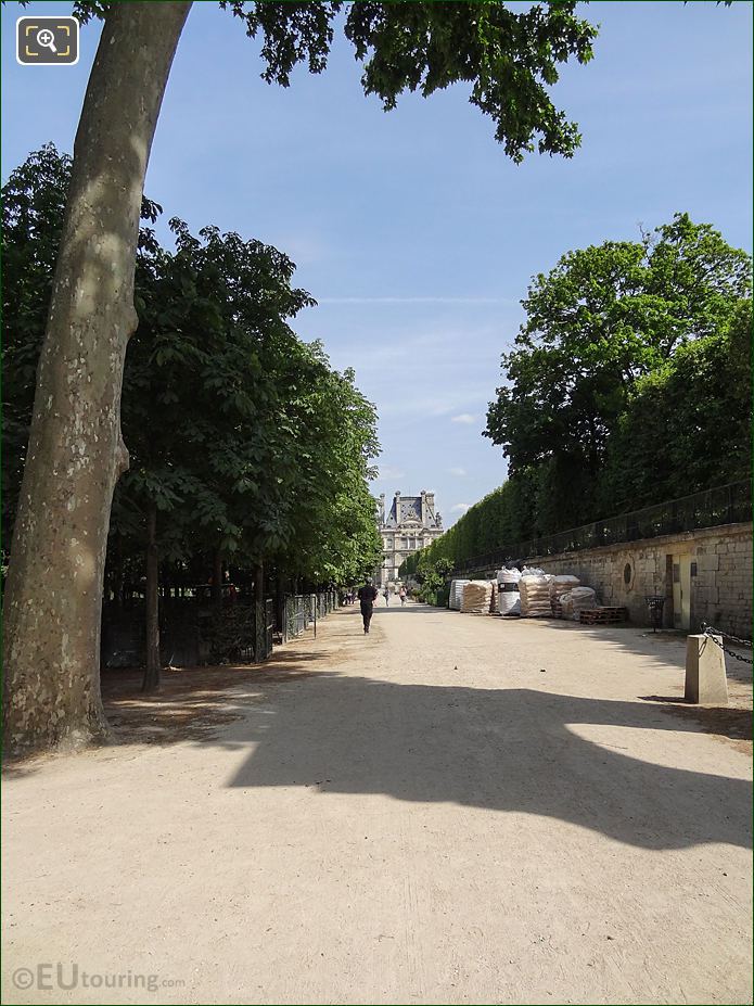 Allee du Pied de la Terrasse du Bord de l'Eau in Jardin des Tuileries looking SE
