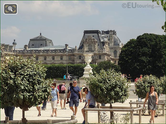 Walkway and stone steps Grille Lemonnier, Jardin des Tuileries