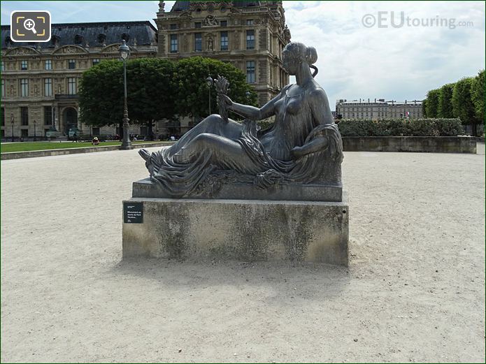 View South past monument in Jardin du Carrousel of Tuileries Gardens