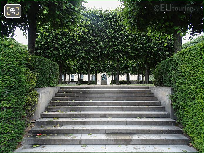 Raised garden Maillol statue Jardin des Tuileries looking NNE