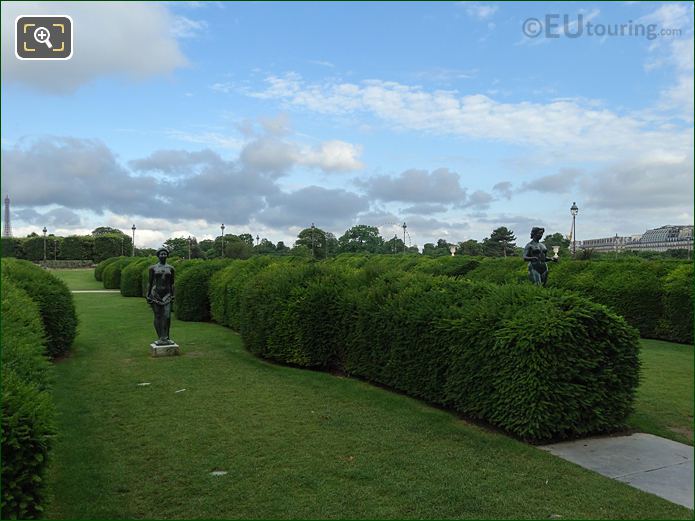 Hedges and Maillol statues, Carrousel Garden, Jardin des Tuileries