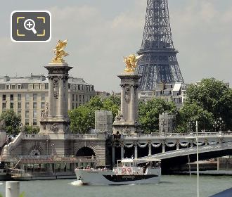 Vedettes de Paris boat and Pont Alexandre III