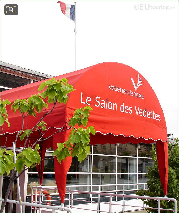 Close up of Vedettes de Paris restaurant entrance