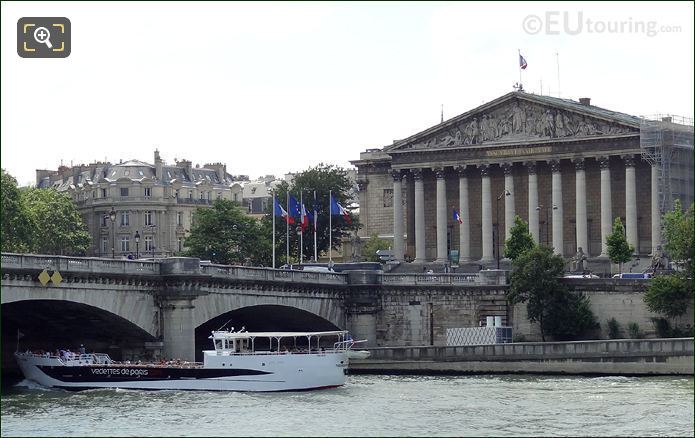 Vedettes de Paris boat with Palais Bourdon