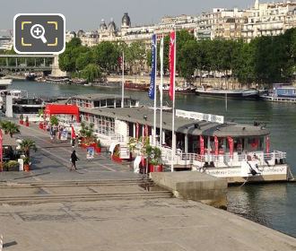 Vedettes de Paris floating docks
