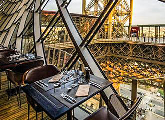 58 Tour Eiffel inside window table