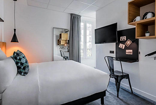9Hotel Bastille-Lyon double bedroom