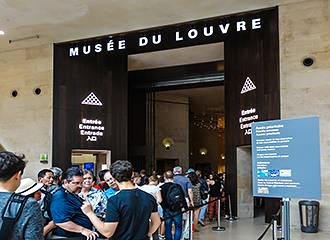 Musee du Louvre Carrousel entrance