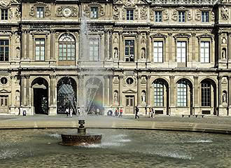 Musee du Louvre Cour Carree fountain