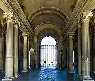 Musee du Louvre Pavillon de l'Horloge entrance