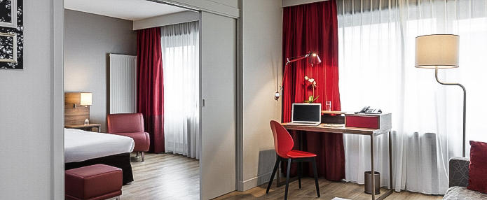 Aparthotel Adagio Access Paris Bercy Village bedroom and lounge