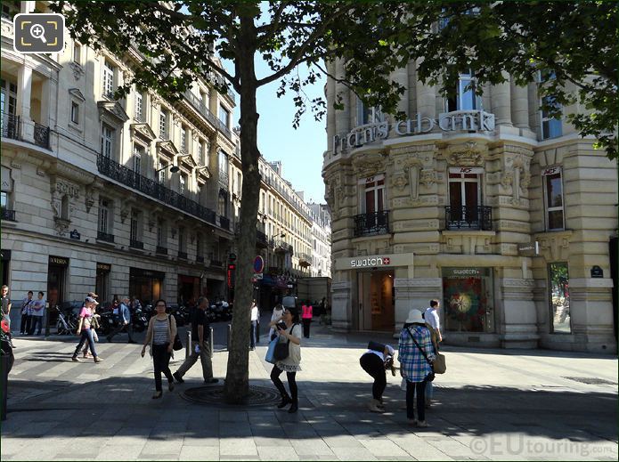 Rue Washington off Avenue des Champs Elysees