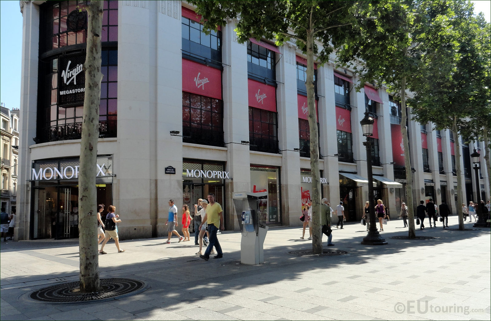 Shopping in the Avenue des Champs-Elysées district - Paris Select