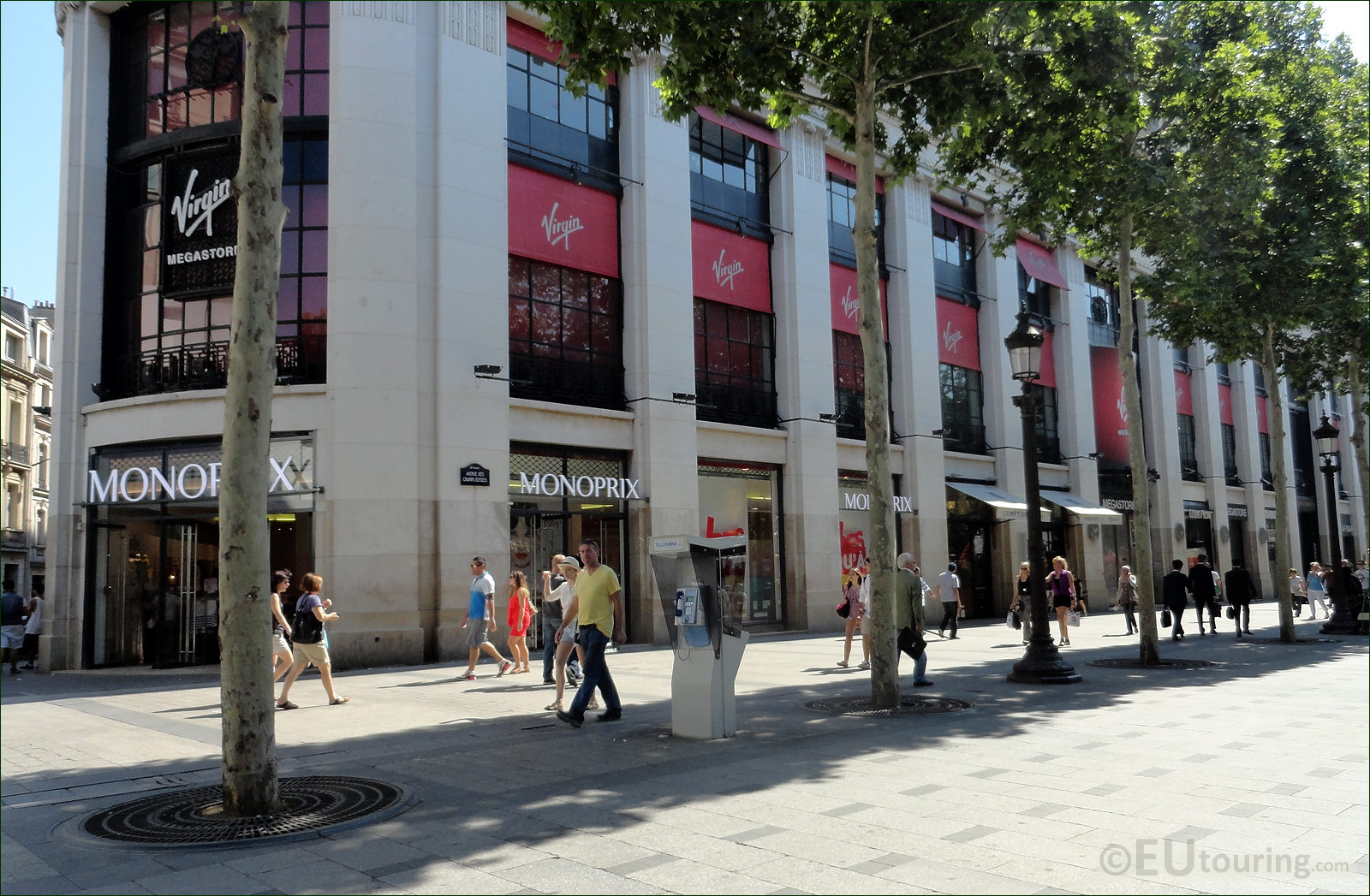 Avenue des champs elysées shopping hi-res stock photography and images -  Alamy