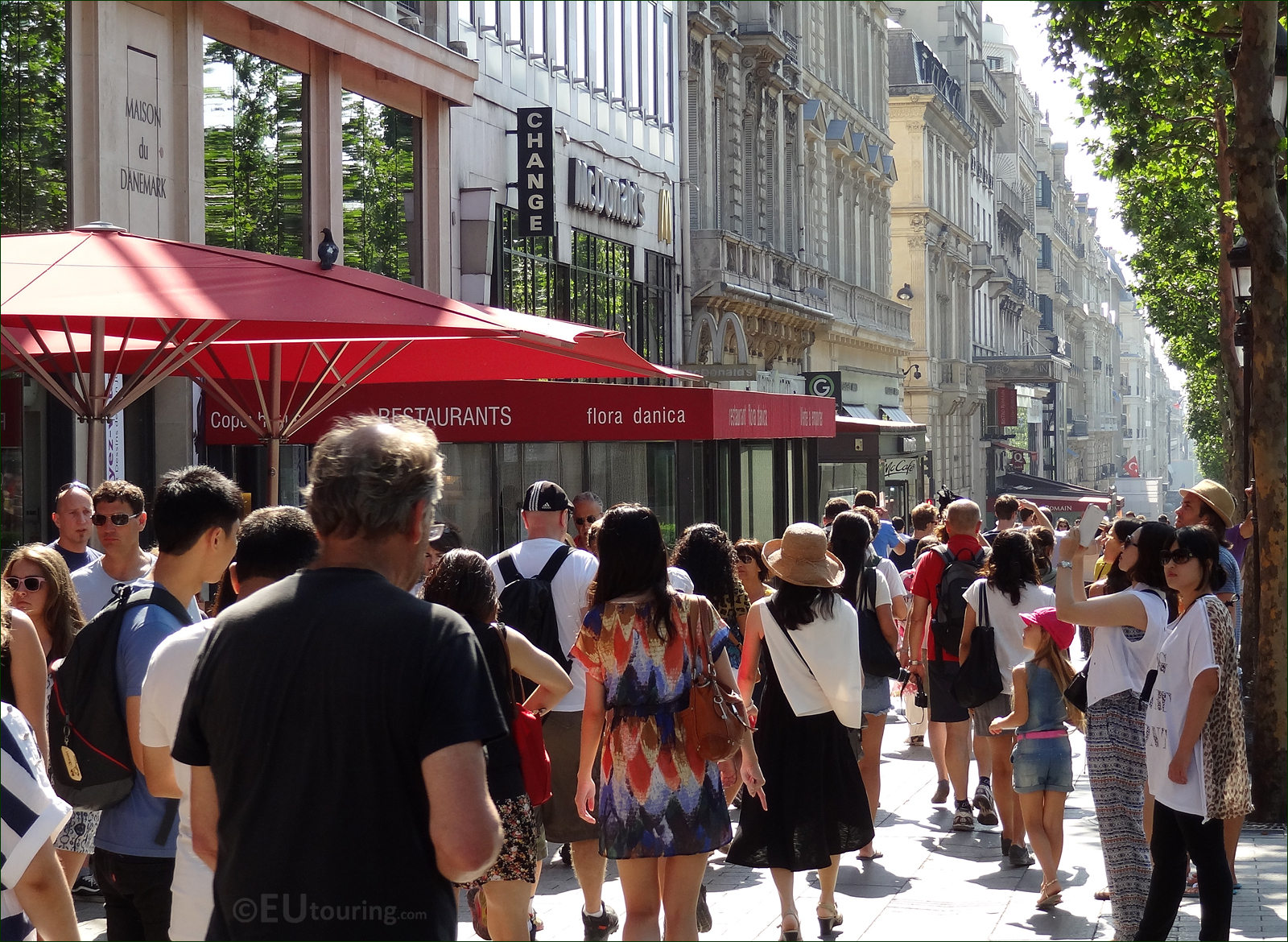 Avenue des champs elysées shopping hi-res stock photography and images -  Alamy