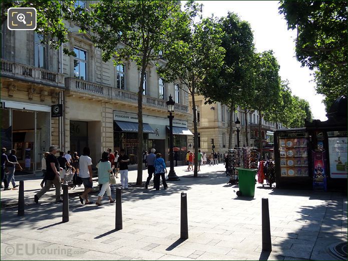 Shops and souvenir stand Champs Elysees