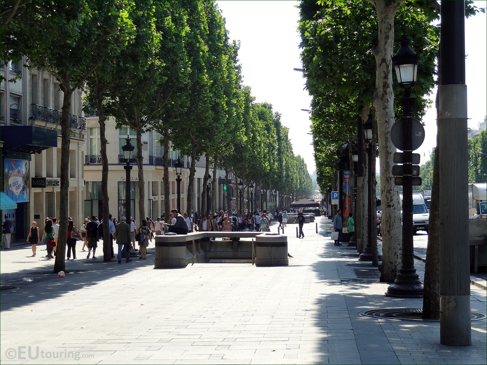 1,382 Flagship Opening On The Champs Elysees In Paris Stock Photos