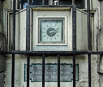 Barriere d’Enfer building clock