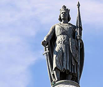 Philippe Augustus statue at Barriere du Trone