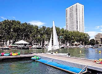 Swimming pool at Bassin de la Villette