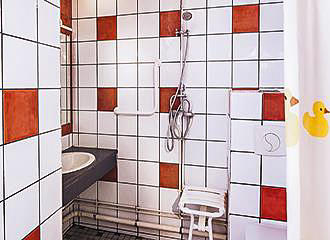 Bastille Hostel shower