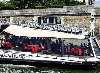 Bateaux-Mouches boat glass windows