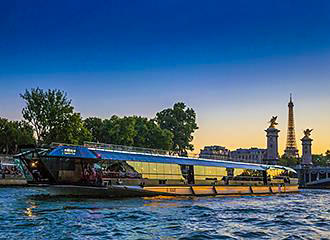 Bateaux-Mouches dinner cruise