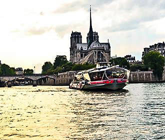 Bateaux-Mouches Notre Dame cruise