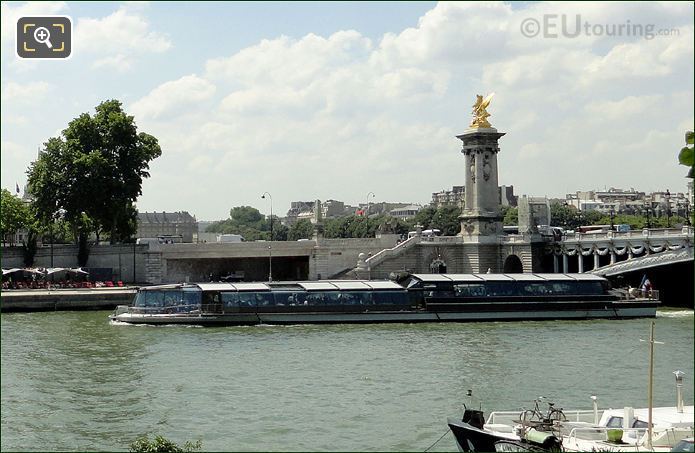 Bateaux Mouches boats at the Pont Alexandre III