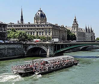 Bateaux Parisiens cruise