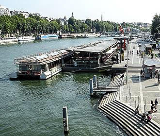 Bateaux Parisiens dock