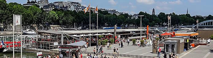 Pont de la Bourdonnias Bateaux Parisiens